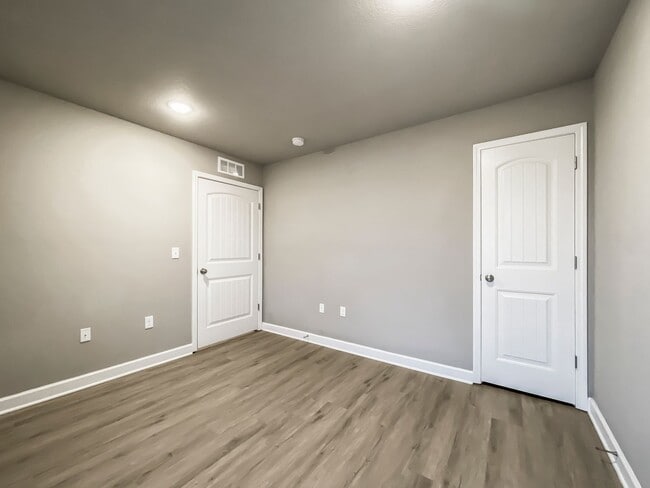 Building Photo - Updated 3-Bed, 2-Bath Ranch Townhome with Garage in Blue Springs