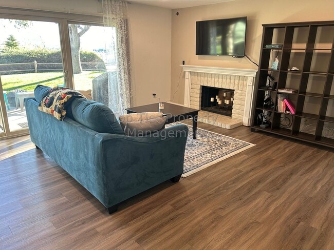 Building Photo - Beautiful 3 bed / 2.5 bath Townhome in Carlsbad