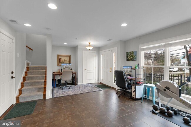 Building Photo - 92 Washington St