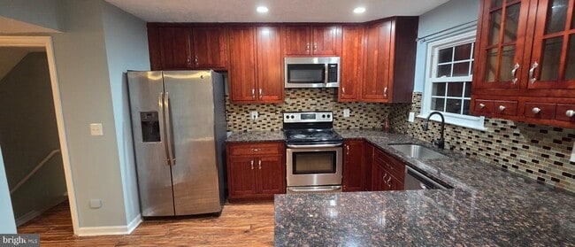 Building Photo - 323 Lindera Ct