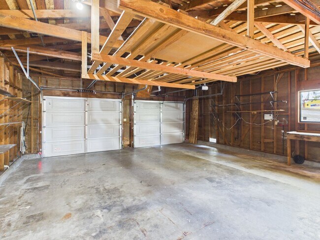 Building Photo - 4 Bedroom family home in Pebble Beach