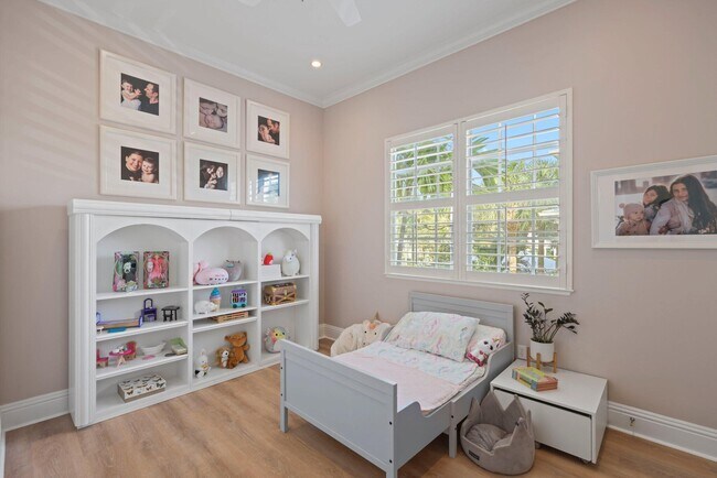 Building Photo - 285 SE 6th Ave