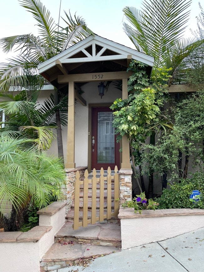 Building Photo - 1552 Crater Ln