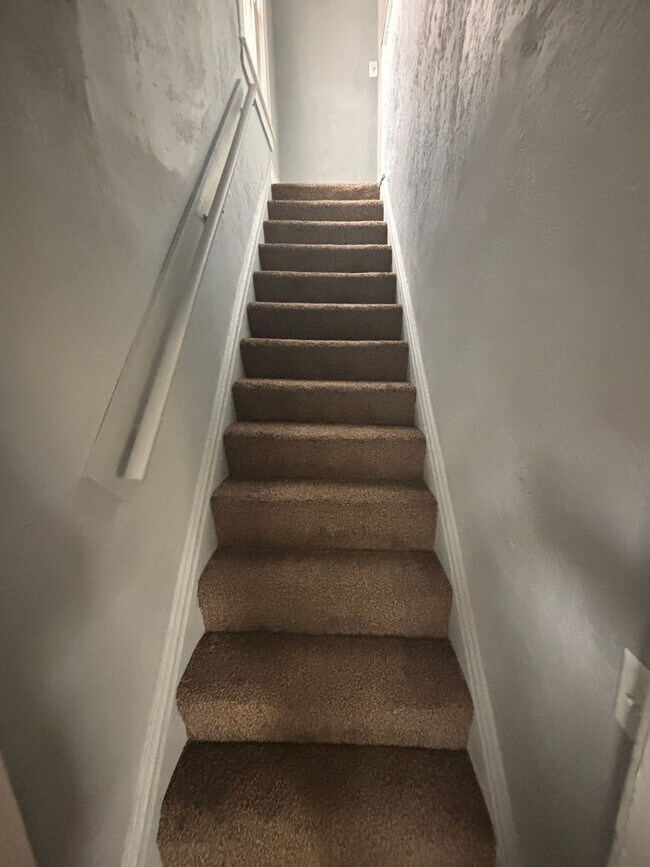 Building Photo - Updated 3 Bedroom Home in Akron!