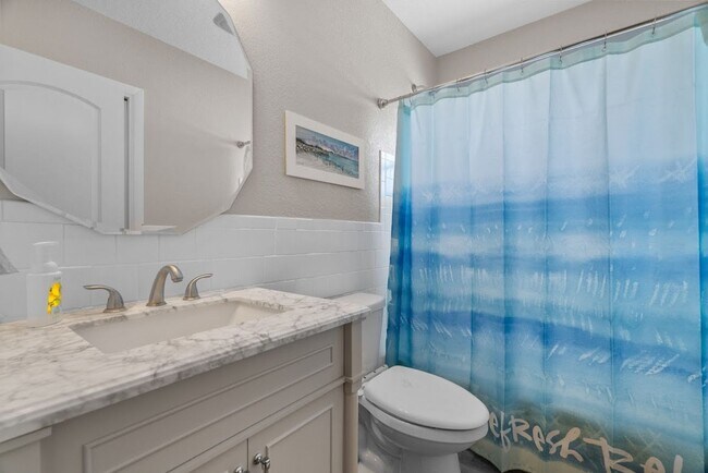 Building Photo - Waterfront Views! Fully updated 2/2 condo
