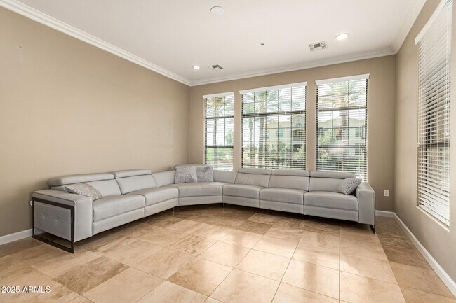Building Photo - 7297 N Scottsdale Rd