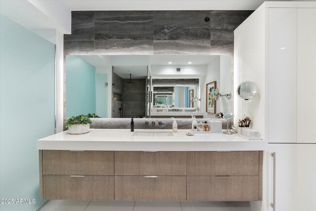 Building Photo - 7180 E Kierland Blvd