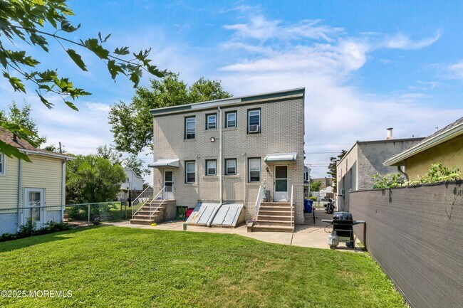 Building Photo - 91 2nd St