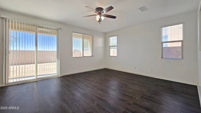 Building Photo - 1006 S 202nd Ln