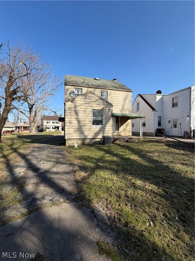 Building Photo - 143 Clifton Dr