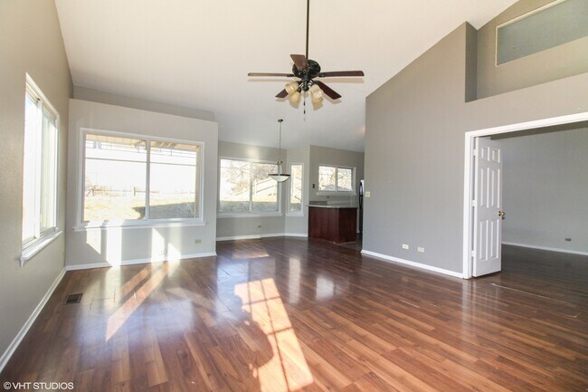 Building Photo - 707 Clearwood Ct