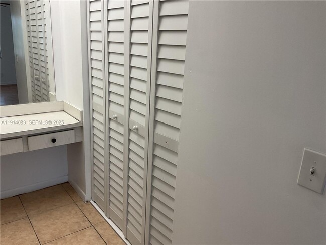 Building Photo - 301 Cambridge Rd