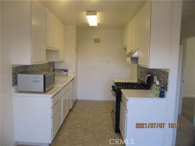Building Photo - 17564 Orange Dr