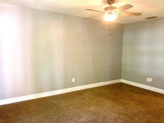 Building Photo - 2 bedroom, 2.5 bath condo in "The Islands"