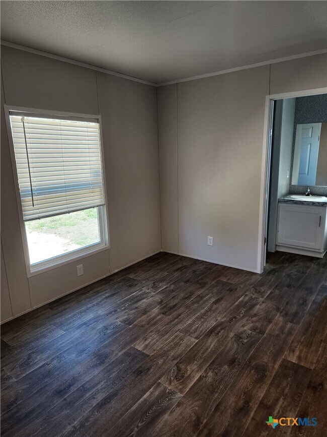 Building Photo - 180 County Rd 2600