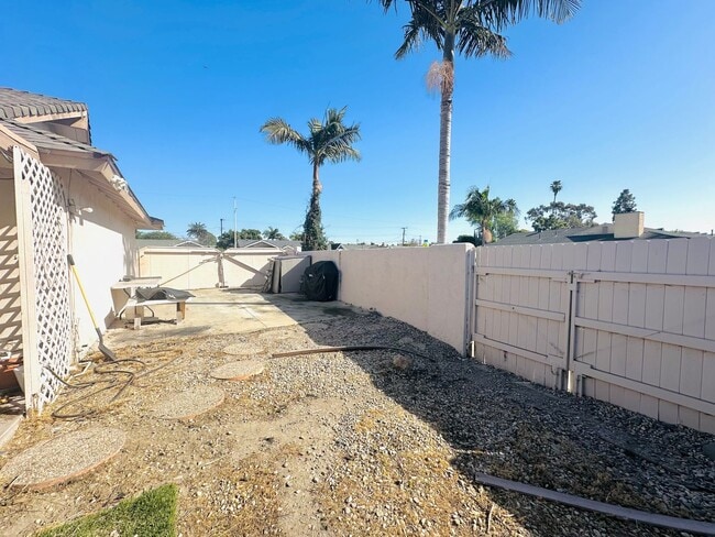 Building Photo - 3BD/2BA Single-Story Home in Huntington Beach