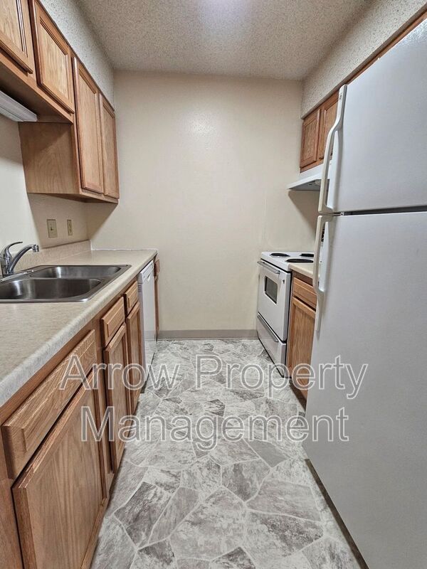 Building Photo - 1300 E H St