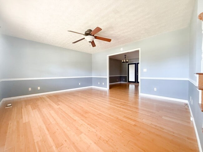 Building Photo - Sunroom, 2-Car Garage & Lawn Care Included | Pet-Friendly Cookeville Home