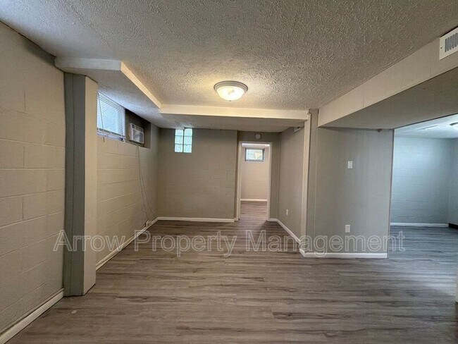 Building Photo - 2049 Worthington Ave
