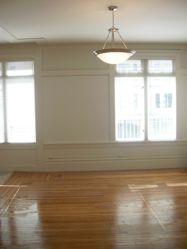 Building Photo - 810 Jones St