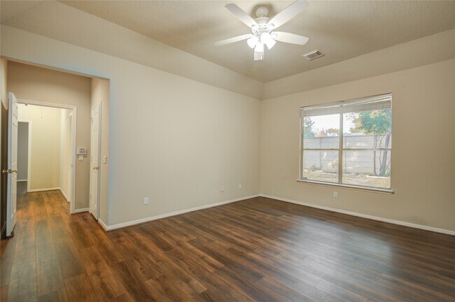 Building Photo - 18422 Auburn Woods Dr