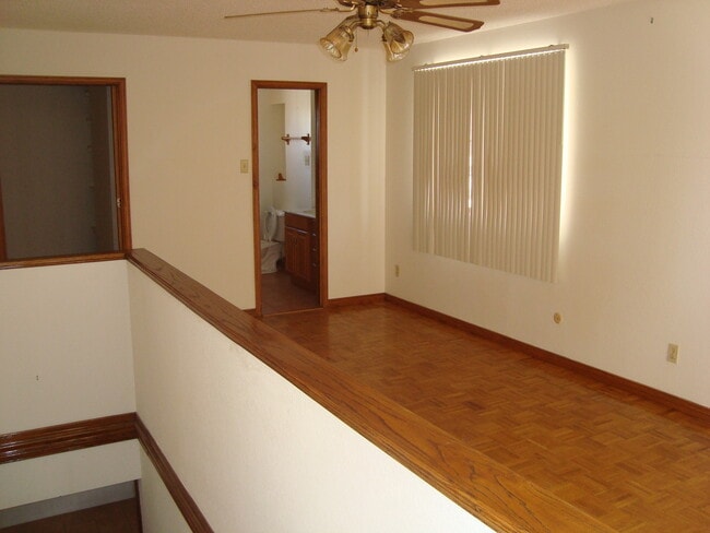 Building Photo - Refrig A/C 3bed/2bath!