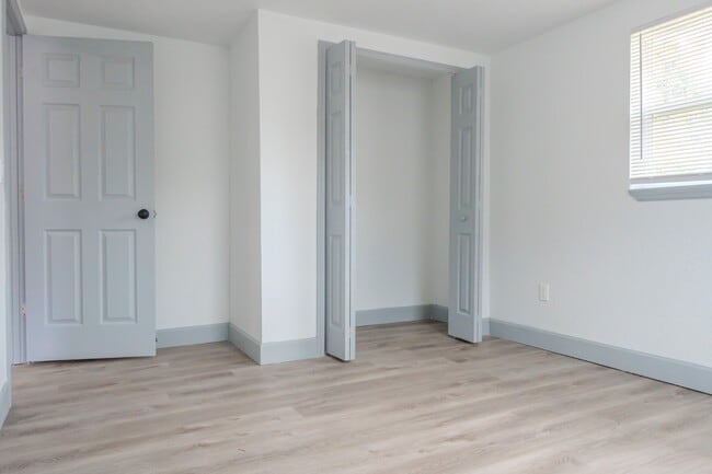 Building Photo - 217 Betty Ave
