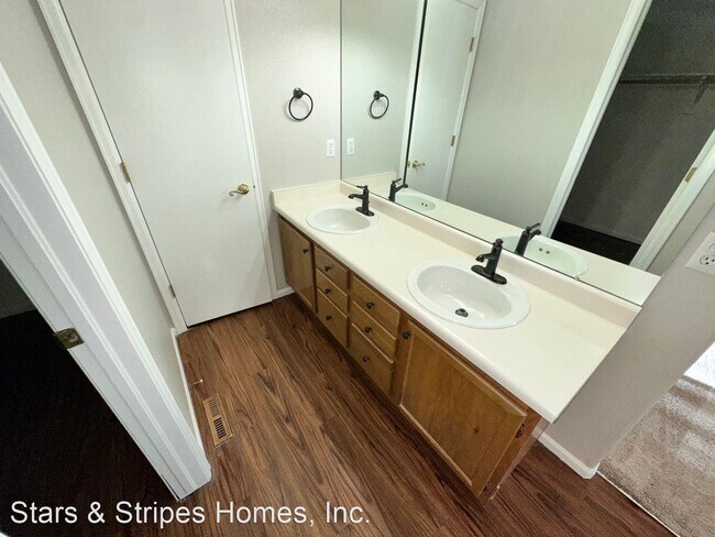 Building Photo - 4 br, 2.5 bath House - 19014 E. Prentice C...