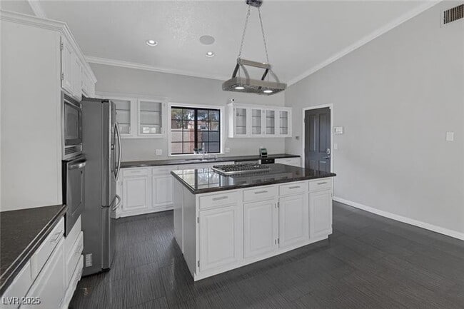 Building Photo - 9 Quail Run Rd