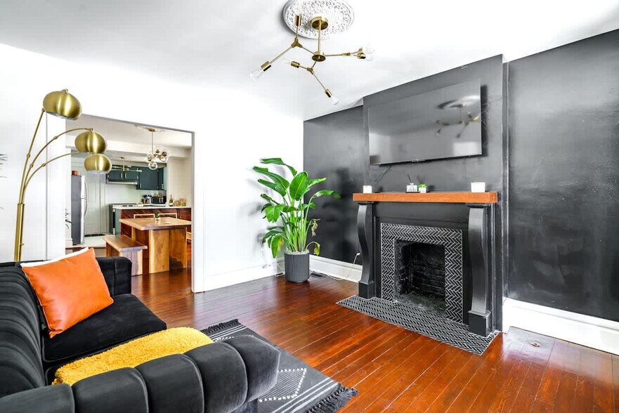 Building Photo - 33 Lundy St