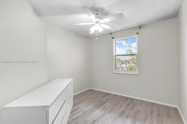 Building Photo - 9925 NW 57th Manor
