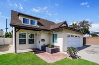 Building Photo - Charming 4-Bedroom Artesia Home with Sunroom, Large Backyard & Attached Garage