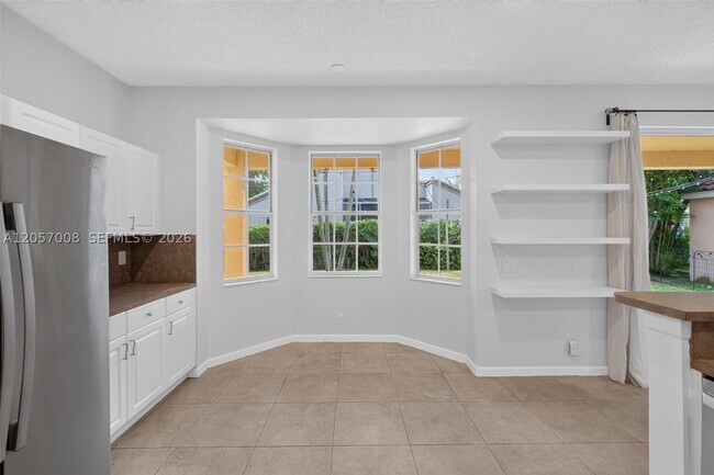 Building Photo - 498 Cambridge Ln