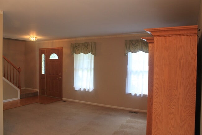 Building Photo - 324 Forest Dr