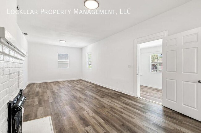 Building Photo - 336 W 18th St