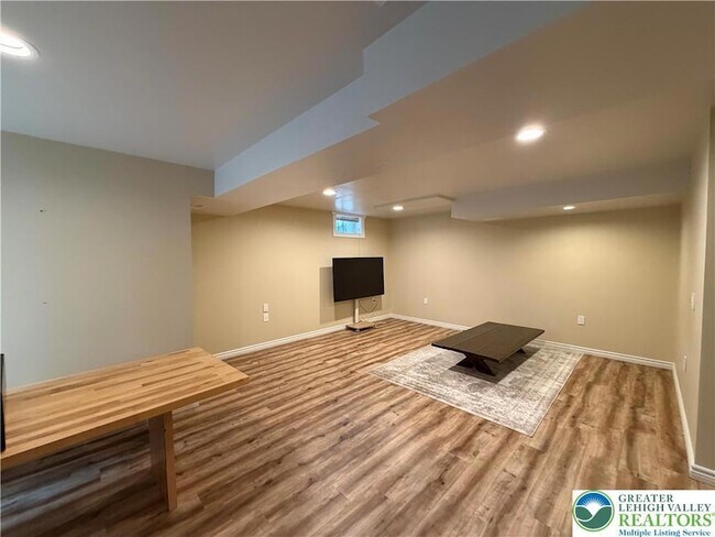 Building Photo - 7109 Hunt Dr