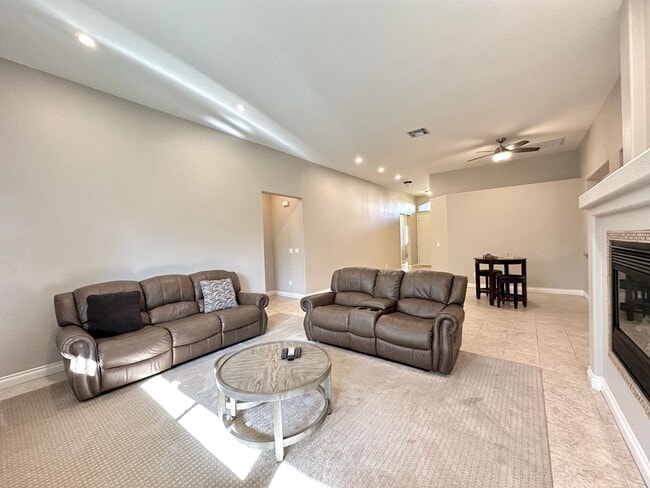 Building Photo - Glenhaven At Southern Highlands