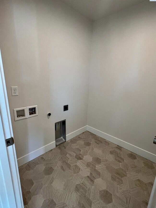 Building Photo - South Richland For Rent