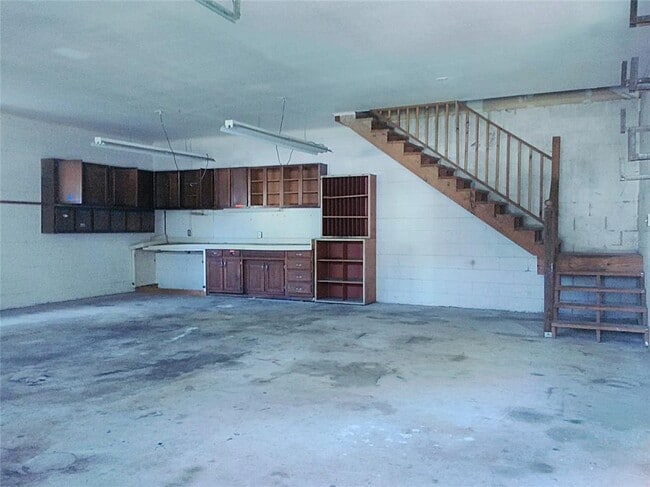 Building Photo - 1055 S Cooper Dr