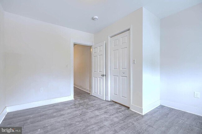 Building Photo - 7621 Cypress Ave