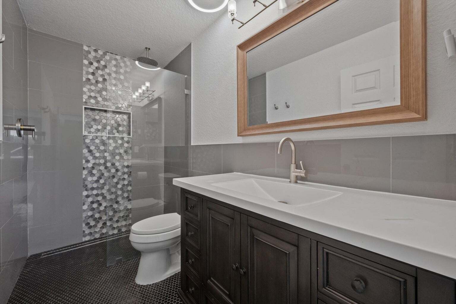 Building Photo - 3800 Miramontes Cir