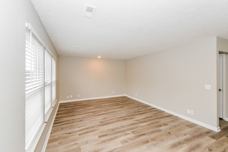 Building Photo - 3612 Crossbrooke Dr