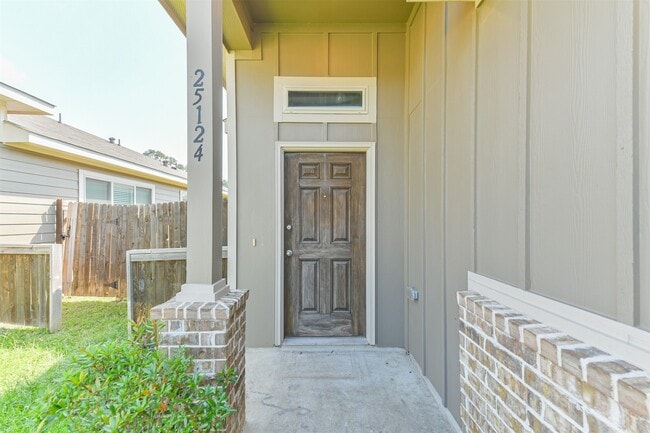 Building Photo - 25124 Pacific Wren Dr