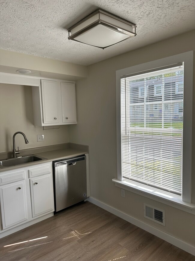 Building Photo - 72 Willowick Dr