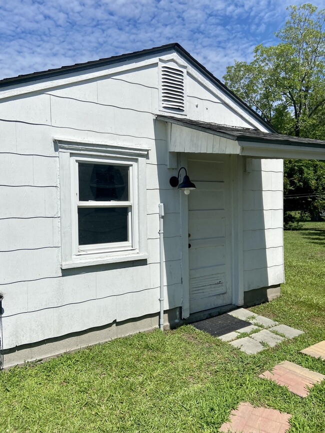 Laundry Room - 107 Jackson St