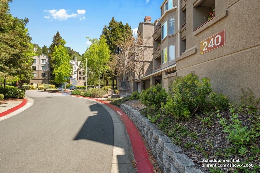 Building Photo - 240 Caldecott Ln
