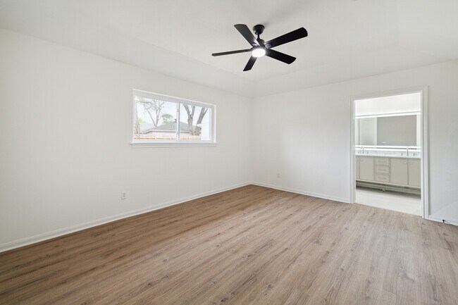 Building Photo - 9719 Springmont Dr