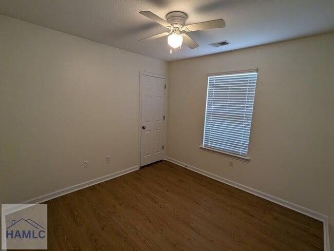 Building Photo - 130 Willow Oak Dr