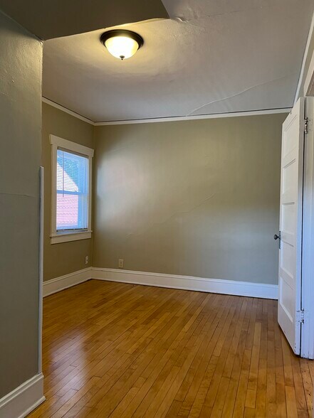 Building Photo - 3033 S Clement Ave