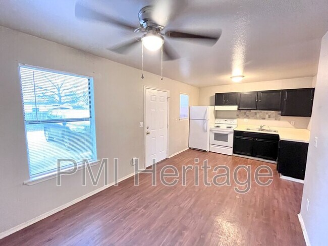 Building Photo - 809 E Huntsville Ave